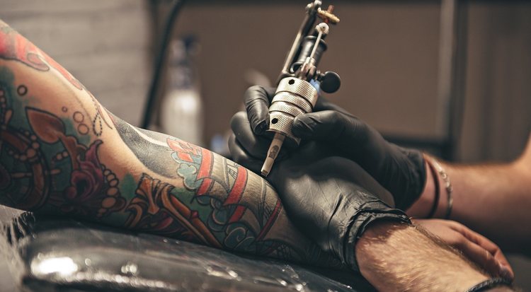 Mitos y leyendas urbanas sobre los tatuajes que todavía no hemos superado