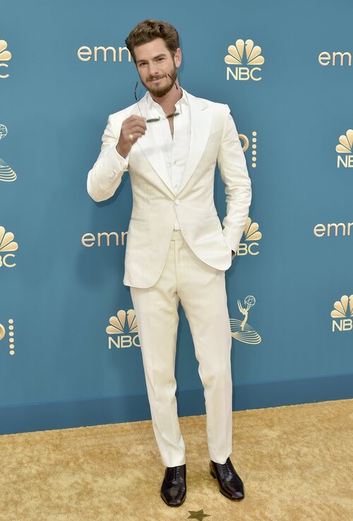 Andrew Garfield con un traje blanco Zegna