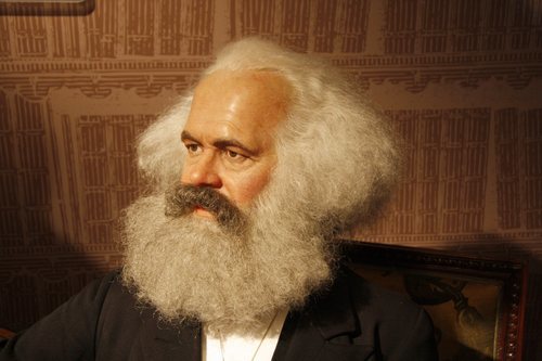 Karl Marx es el mejor ejemplo a no seguir si quieres lucir barba y pelo largo