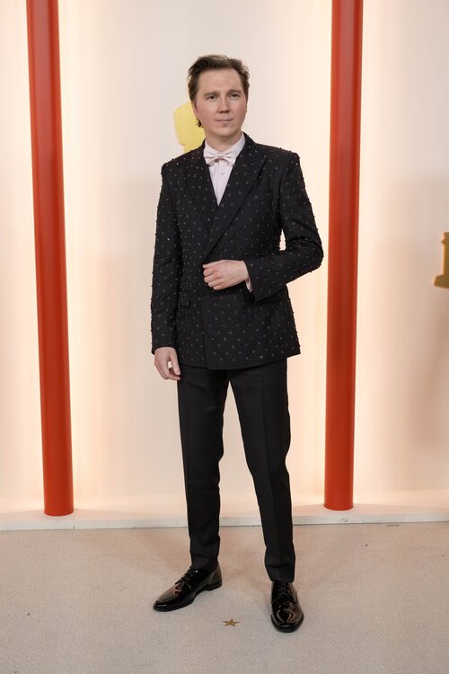 Paul Dano lleva un traje de Dolce&Gabbana