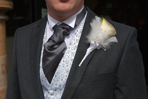 El cuello de esmoquin está ideado para las ocasiones más formales y dar más protagonismo a la corbata o pajarita.