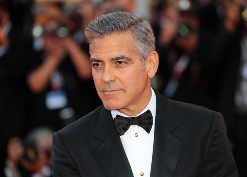 Si bien es probable que no nos queden como a George Clooney, las canas pueden aportarnos un toque diferente.