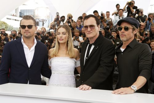 Leonardo DiCaprio, Margot Robbie, Quentin Tarantino y Brad Pitt (de izquierda a derecha), presentando su última película.