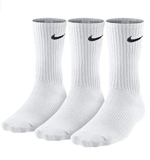 Calcetines largos blancos de Nike (también disponibles en negro y gris).