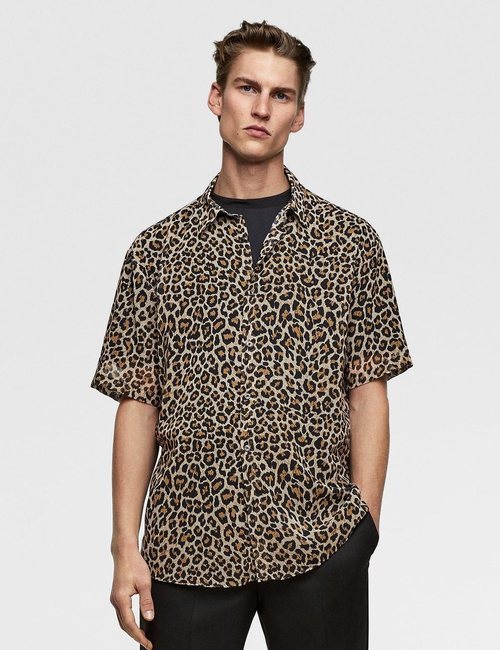 Camisa con estimación de leopardo