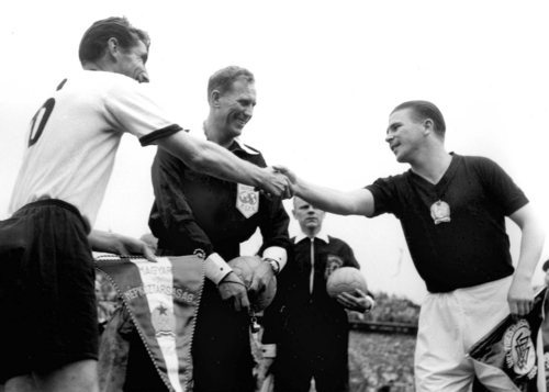 Alemania con equipación Adidas en la final del Mundial de Suiza 1954 ante Hungría.