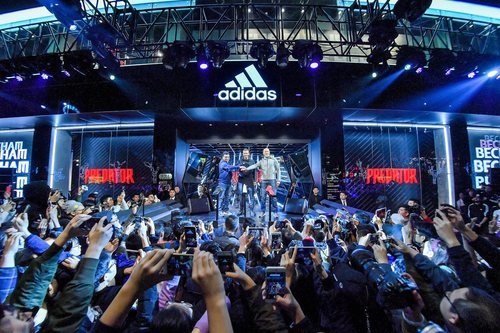 Adidas es hoy una de las multinacionales más poderosas del mundo.