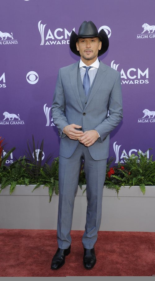 El cantante country Tim McGraw con sombrero de estilo cowboy.