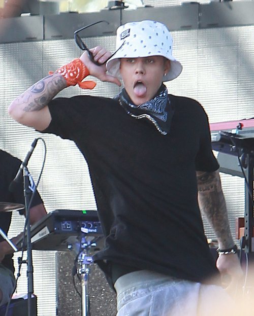 Justin Bieber con 'bucket hat' en Coachella.