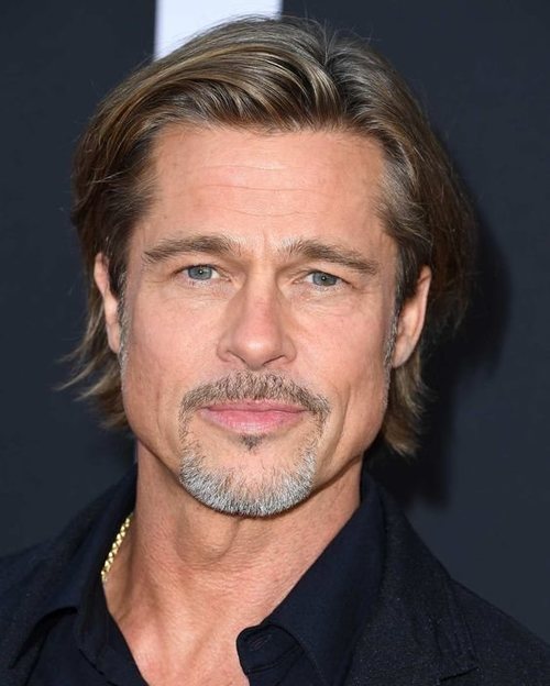 Brad Pitt ha lucido este tipo de bigote.