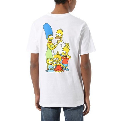 Camiseta The Simpsons x Vans con la familia a la espalda.