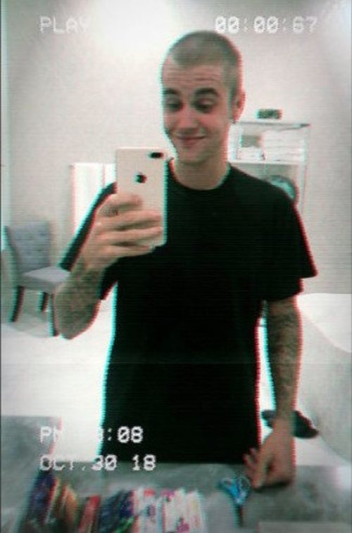 Tras un año dejándose el pelo largo, Bieber ha decidido cortar por lo sano.