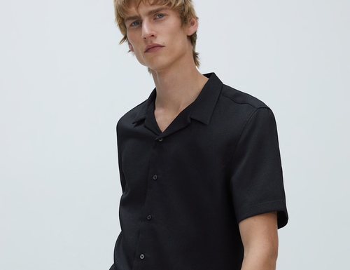 Camisa bowling de Zara color negro.