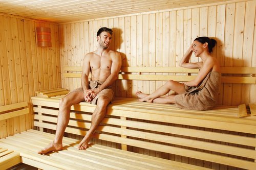 Puedes disfrutar de la sauna solo o en compañía pero recuerda no exceder los 15 minutos por sesión.