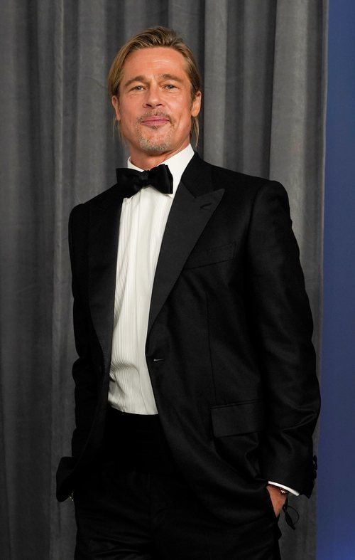 Brad Pitt, la mejor demostración de que el esmoquin clásico sigue siendo la mejor opción.